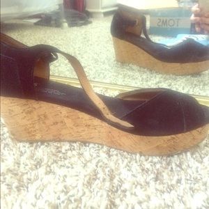 Like new toms wedges