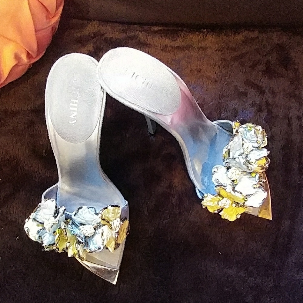 Blue!! Beyond sexy!! Slip on high heel