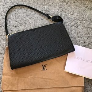 Louis Vuitton epi pochette in black