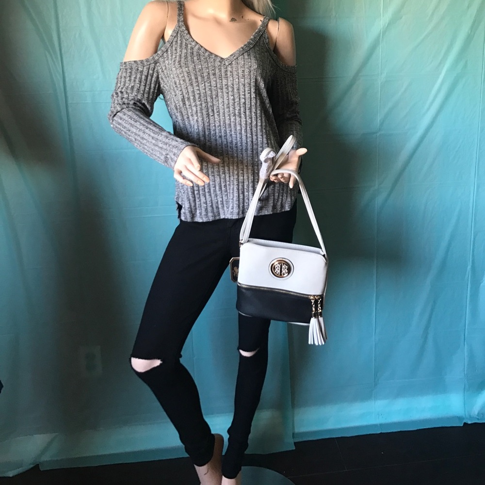 Shoulder off shirt