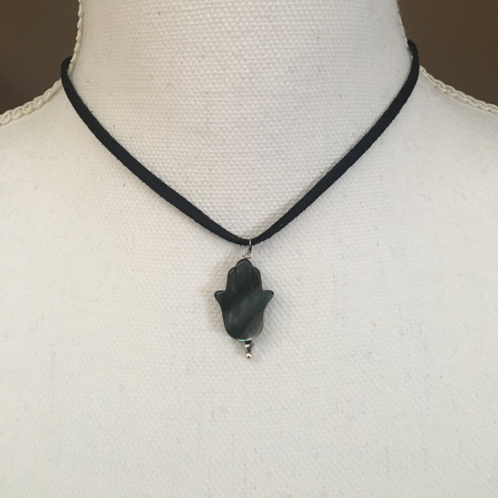 Hamsa chocker