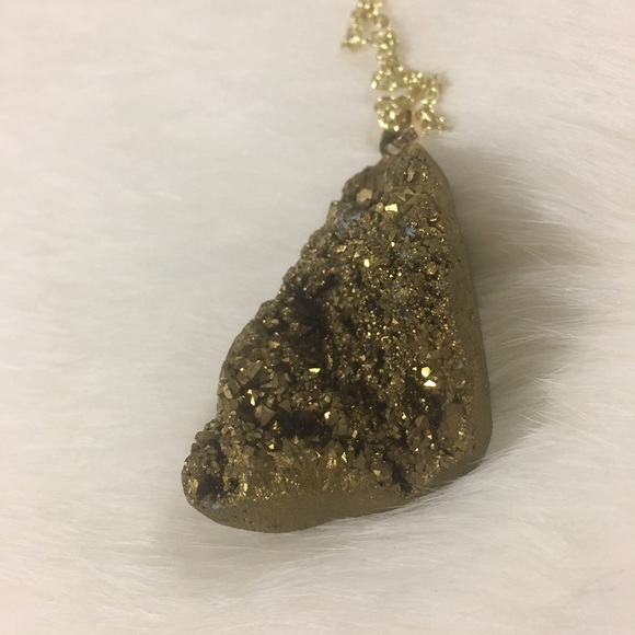 Handmade geode necklace - Picture 3 of 3