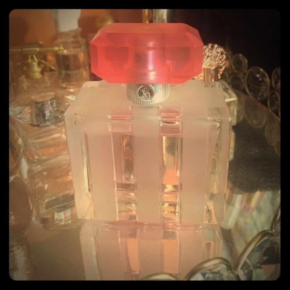 VS Fabulous perfume