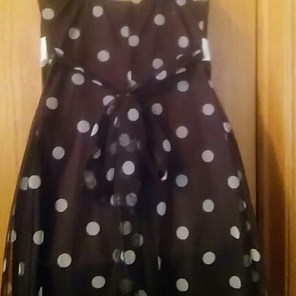 Dress - Picture 3 of 3