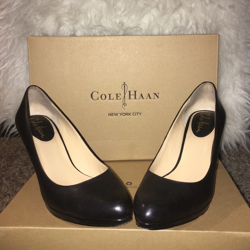 Cole Haan "Chelsea Pump" in Black