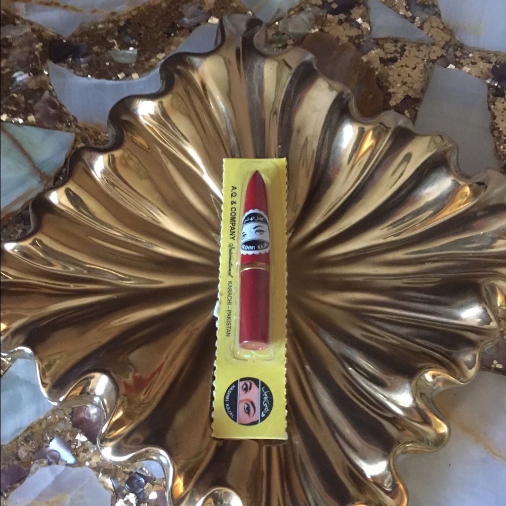 Hashmi Kajal Eyeliner Stick In Dramatic Black