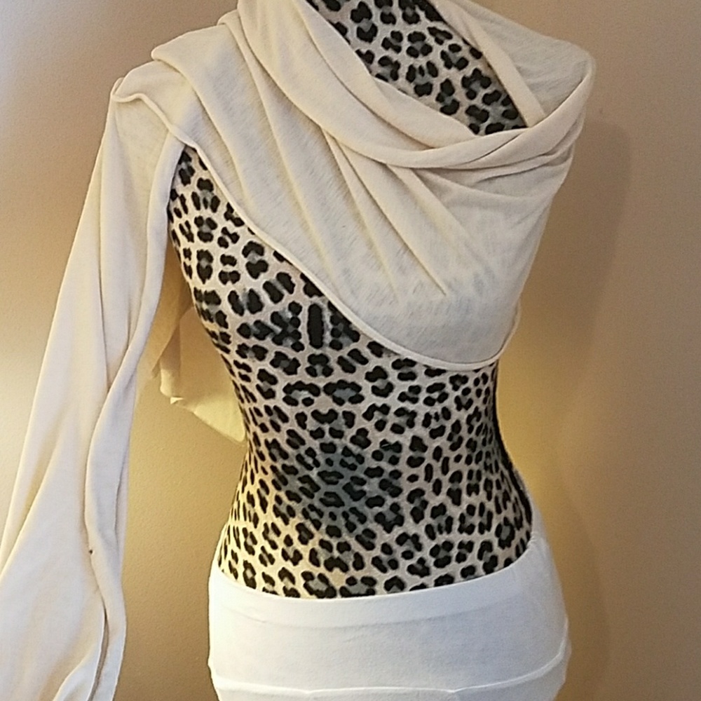 This wrap is long & great quality! Worn 100 ways!