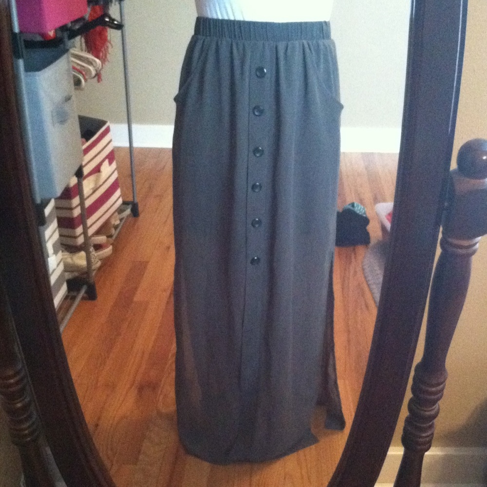 🚫TRADED🚫Olive green chiffon maxi skirt