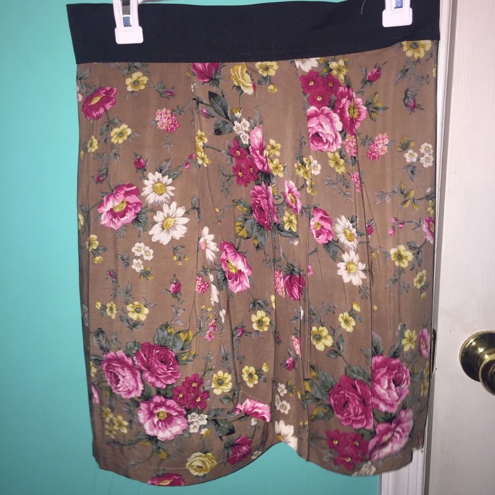 🌸 Medium Floral Skirt 🌸