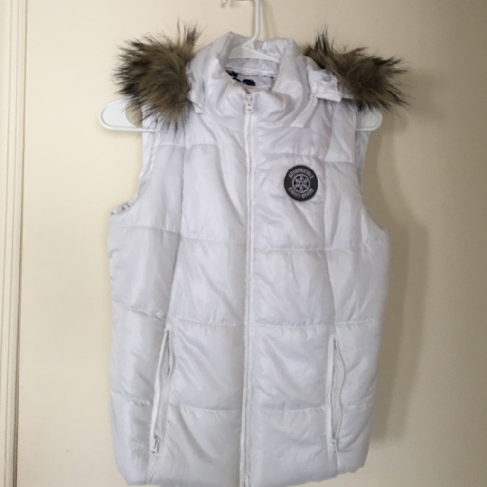 White Puffer vest from Aeropostale