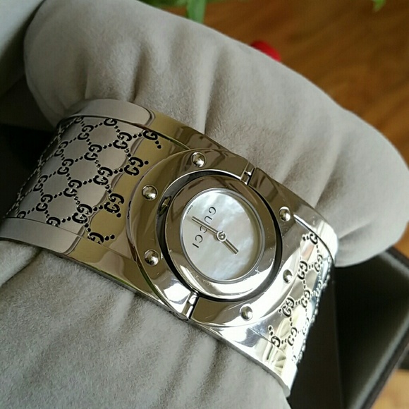 Authentic Gucci - Picture 2 of 7