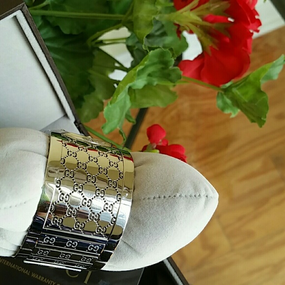 Authentic Gucci - Picture 4 of 7