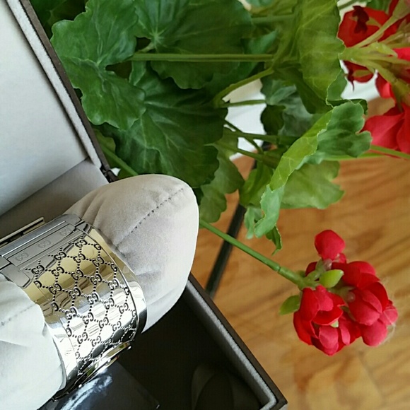 Authentic Gucci - Picture 5 of 7