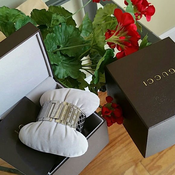 Authentic Gucci - Picture 6 of 7