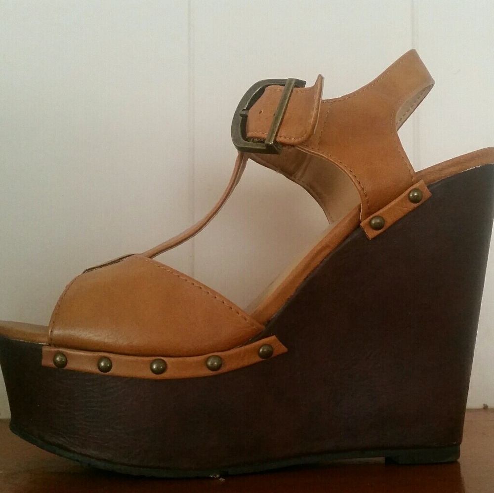 Camel Wedge