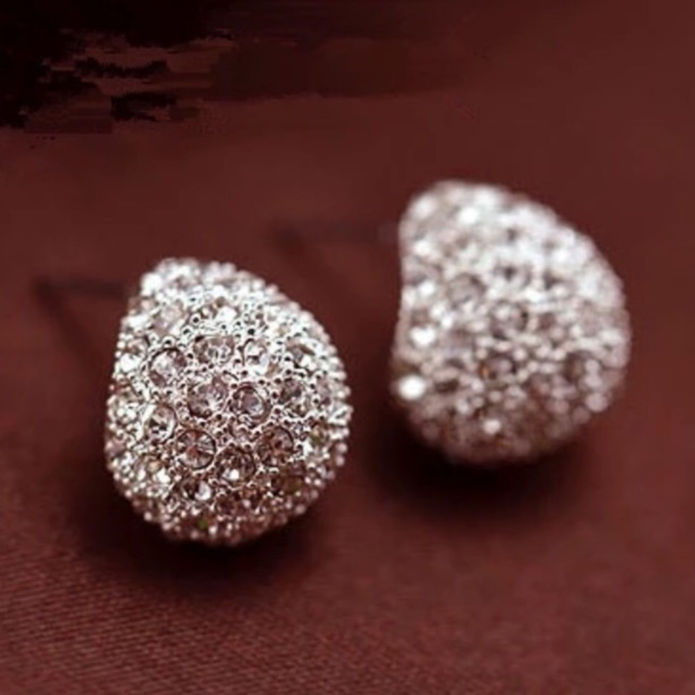 ✨Romantic Crystal crescent stud earrings✨