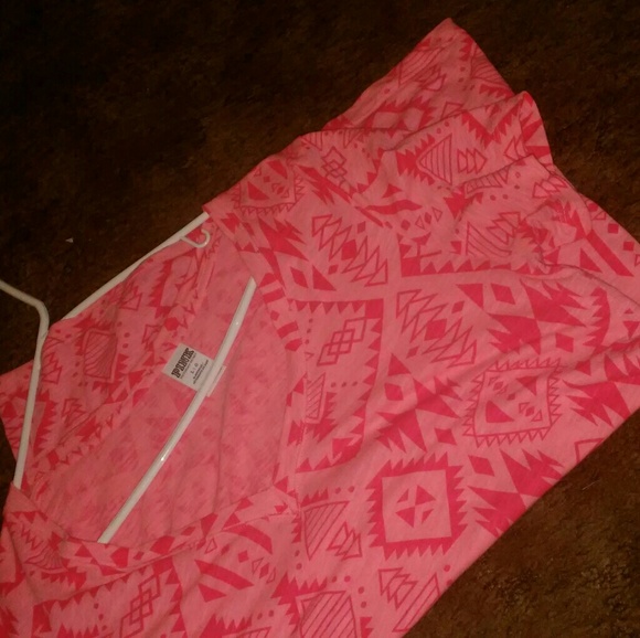 PINK v neck top - Picture 3 of 4