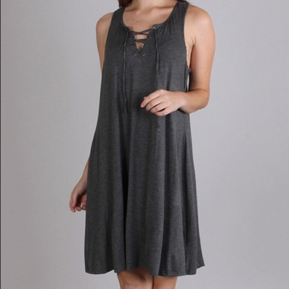 NWT 🌼Sleeveless tie-up dress