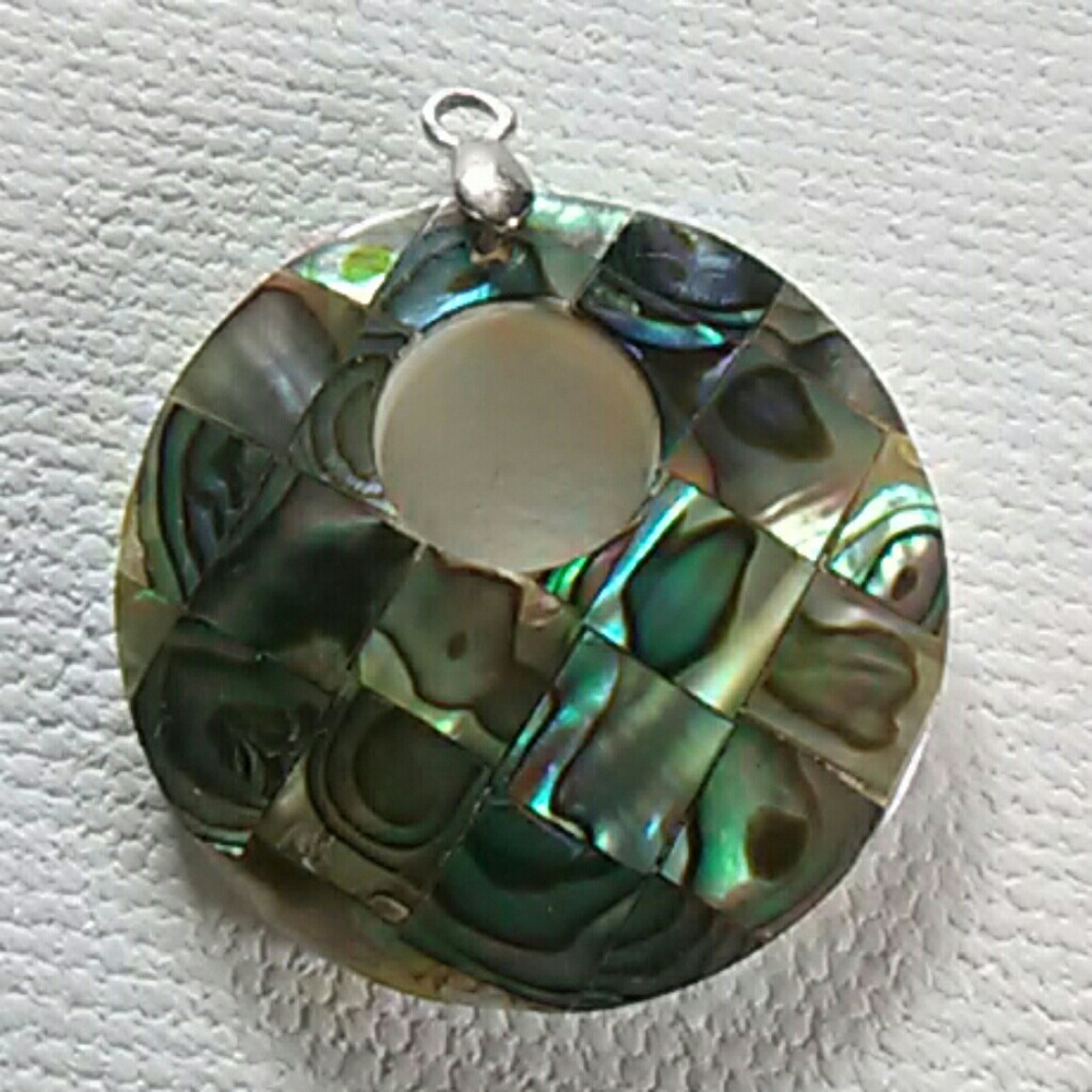 !!! {Handmade} Abalone Circle pendant