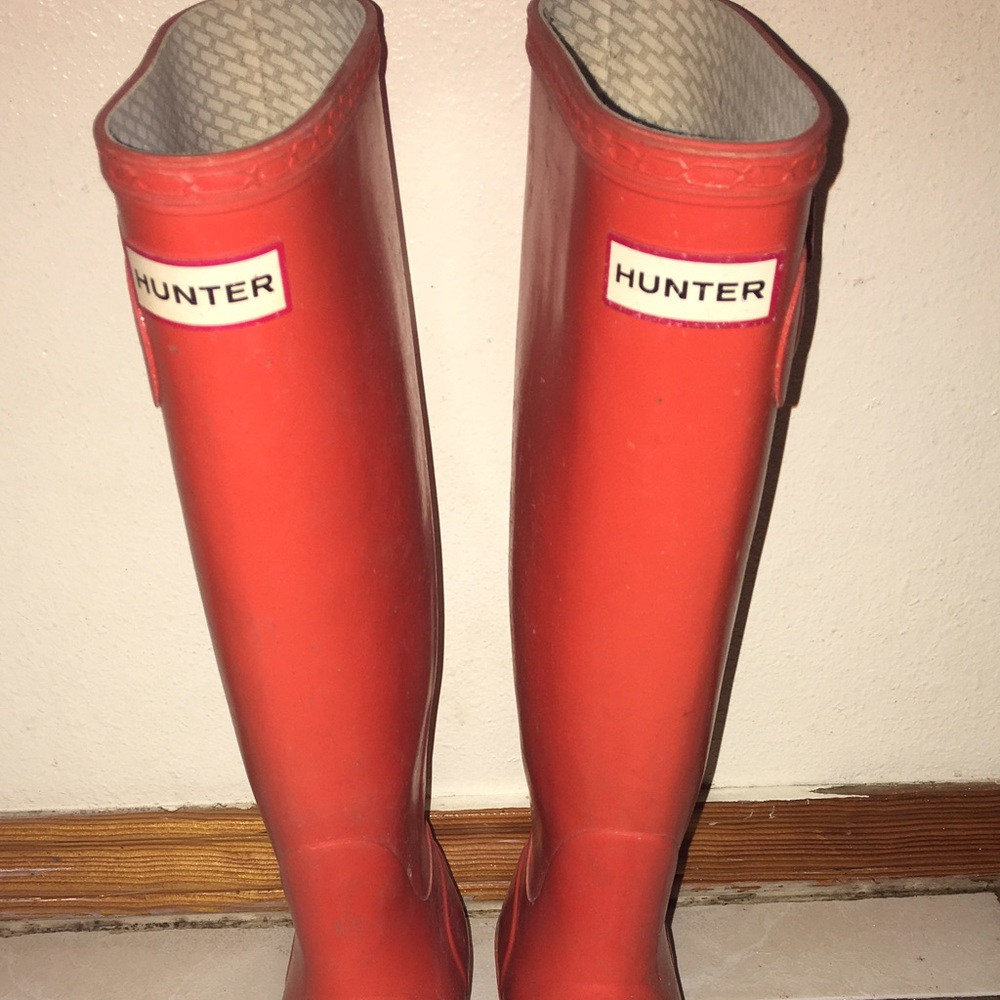 Hunter boots (glossy red)