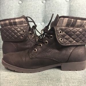 Arizona Yvonne Quilted Lace-Up Ankle Boots