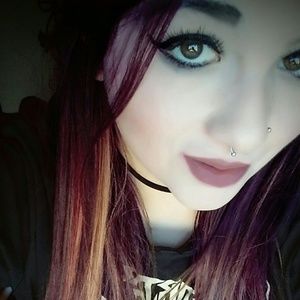 Meet your Posher, Cassandra