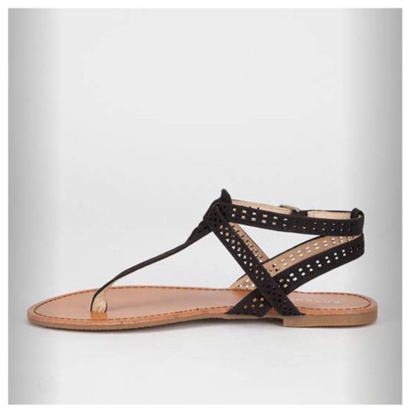 DEAL OF THE WEEK NWOT T Strap Sandals - Picture 3 of 3