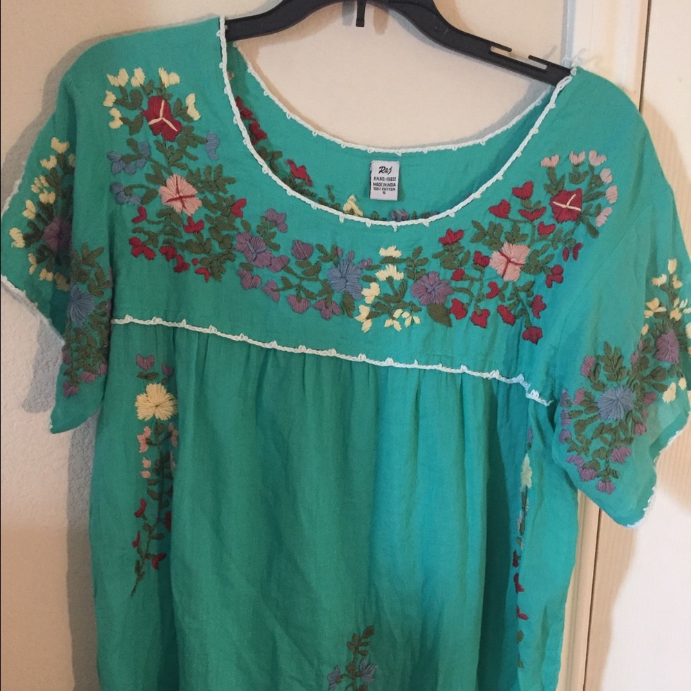 Real short sleeve embroidered tunic