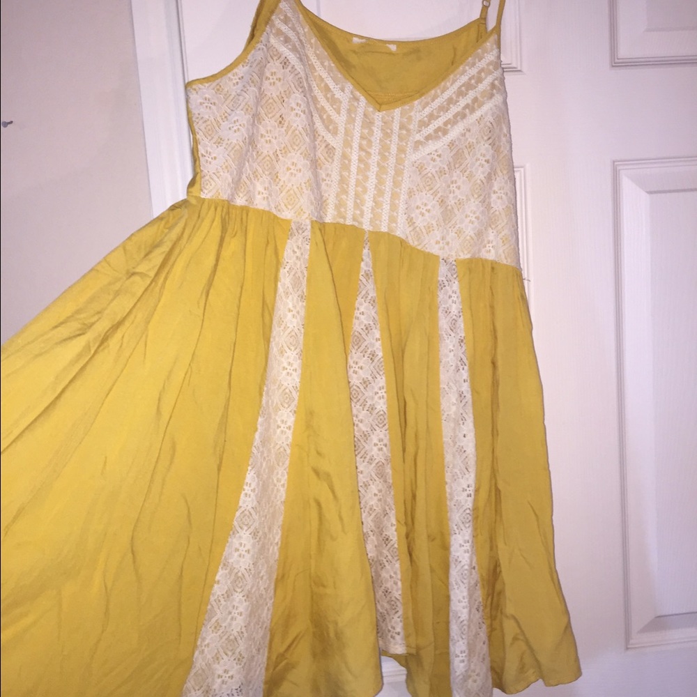 Yellow dress - Picture 2 of 2