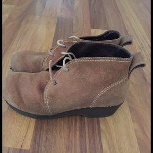 Dansko boots! Very cute.