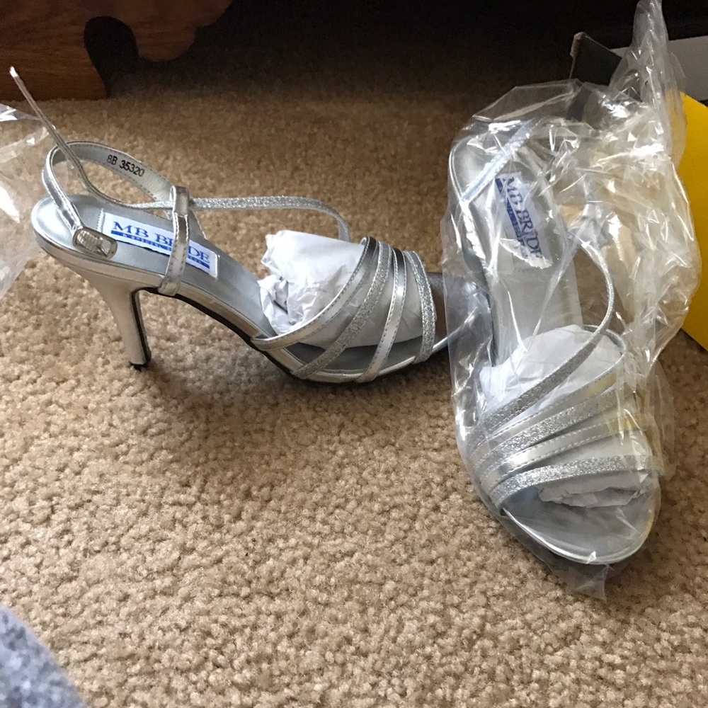 silver heels - Picture 2 of 2