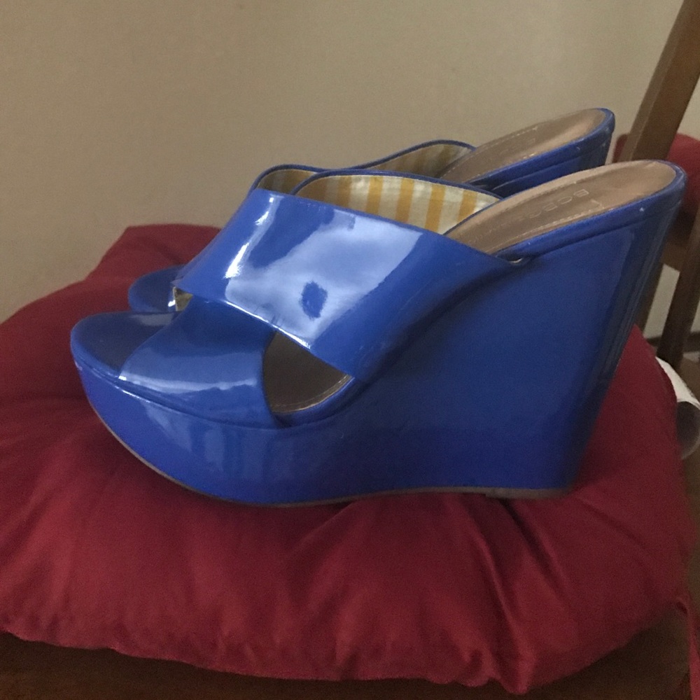 ******SOLD******Authentic BCBG Wedged sandals