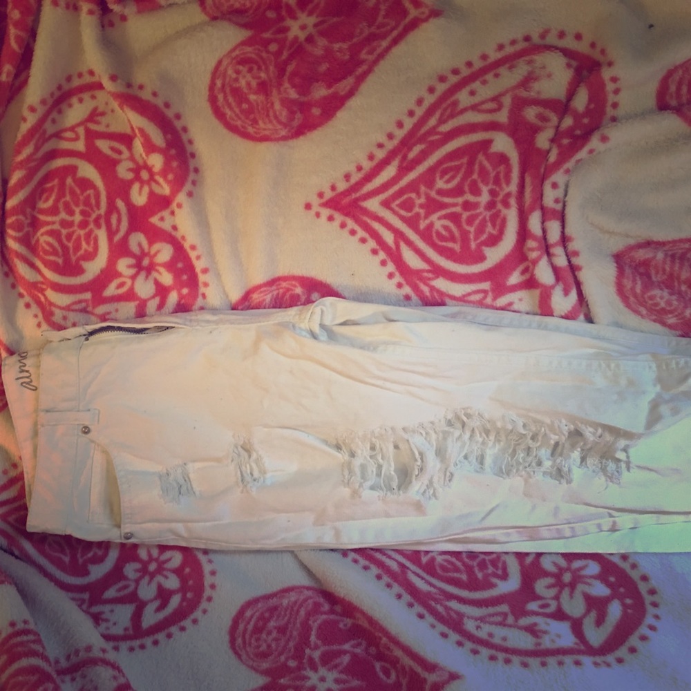 White ripped boyfriend jeans