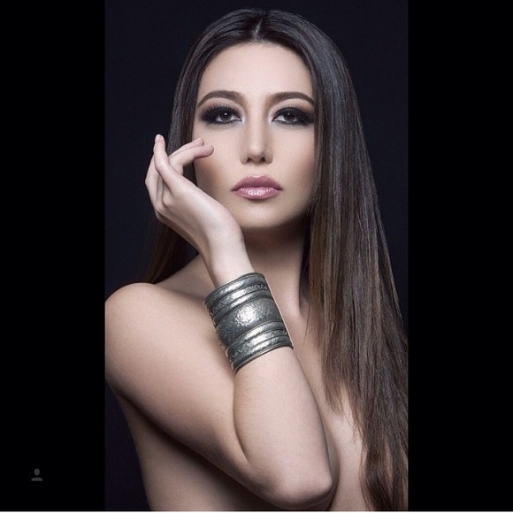 Meet your Posher❣️👩🏻😘 - Picture 3 of 7