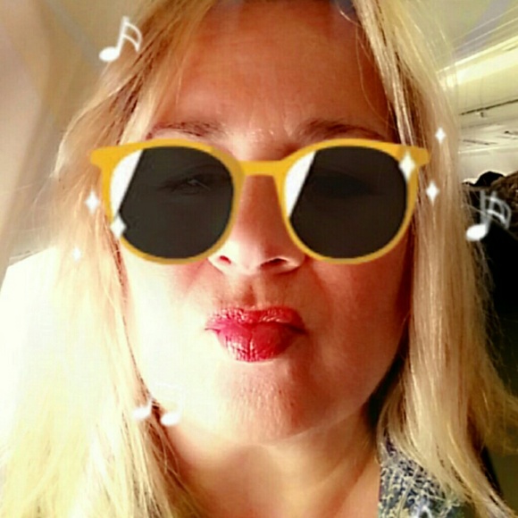 Meet your Posher, Joanie - Picture 6 of 10