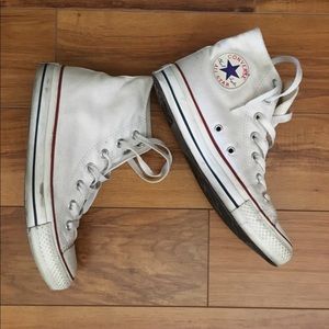 Hi-Top White Chuck Taylor Converse Sneakers 7.5