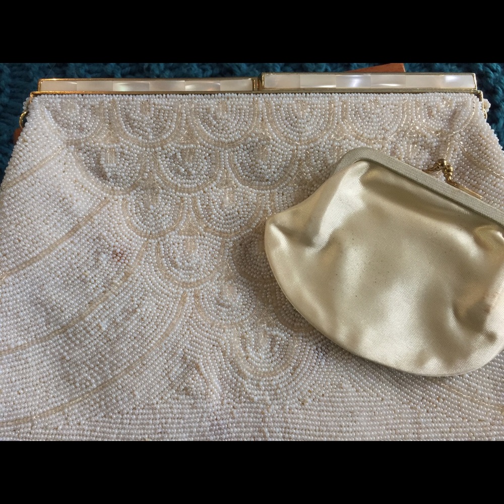 Vintage Beaded S&T purse (mother of pearl!)
