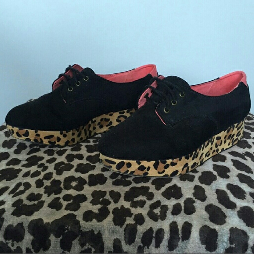 Reposh Black Flatforms w/ Leopard Print Soles Sz 8