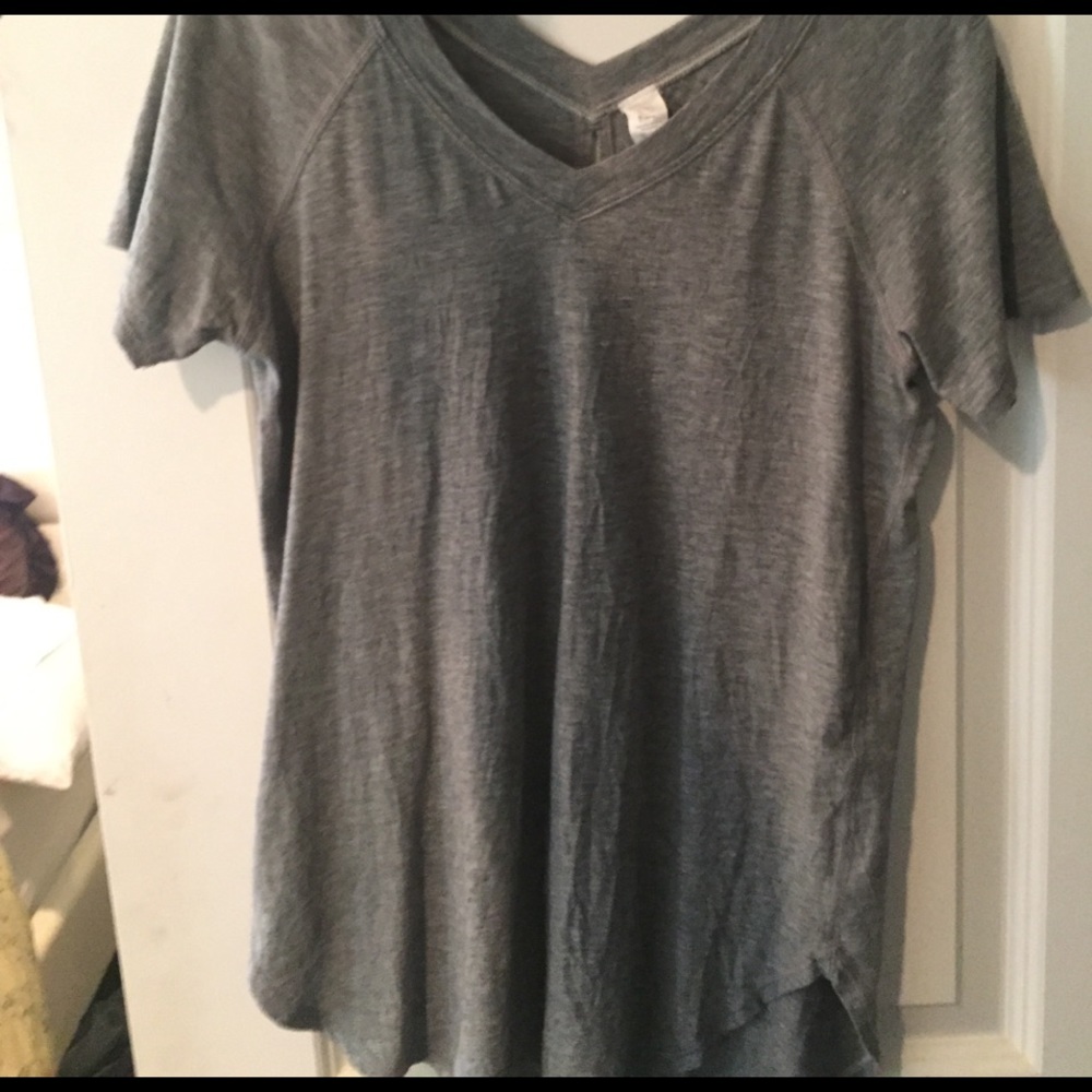 Ivviva grey v neck