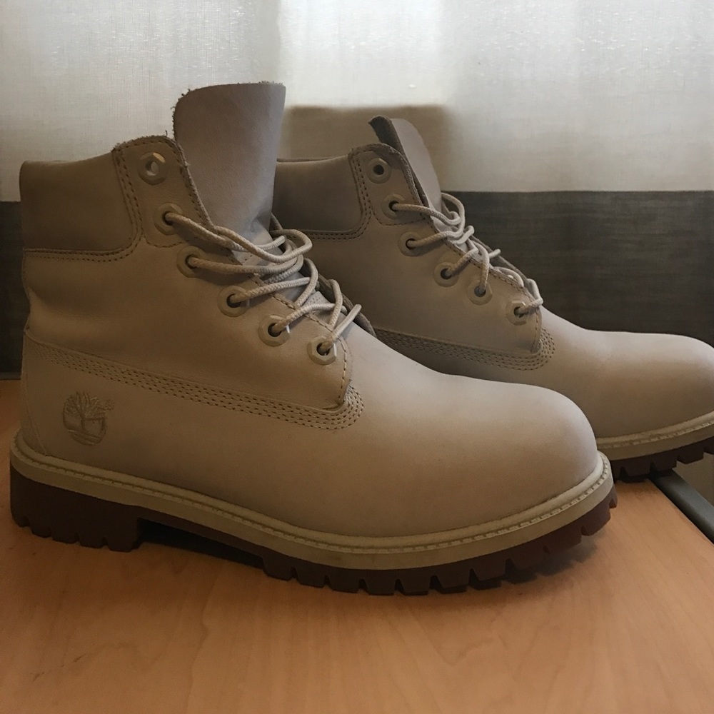 White Timberland woman's 7