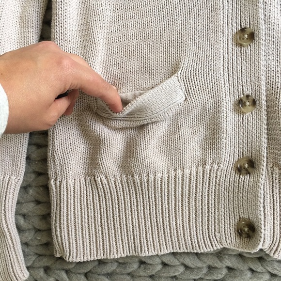 Banana Republic Button up Tan Cardigan w Pockets - Picture 2 of 4