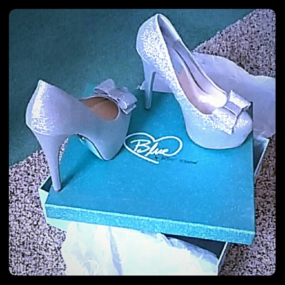 Cinderella's Shoes Betsey Johnson Silver Heels - Picture 1 of 7