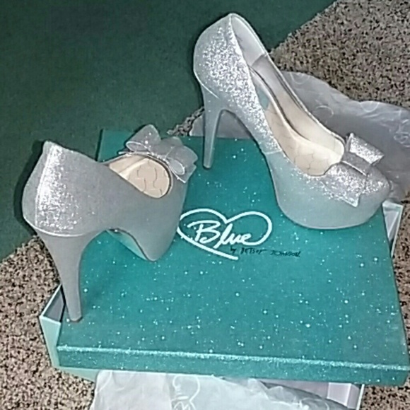 Cinderella's Shoes Betsey Johnson Silver Heels - Picture 2 of 7