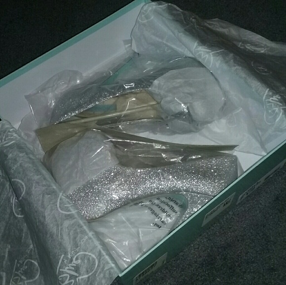 Cinderella's Shoes Betsey Johnson Silver Heels - Picture 7 of 7