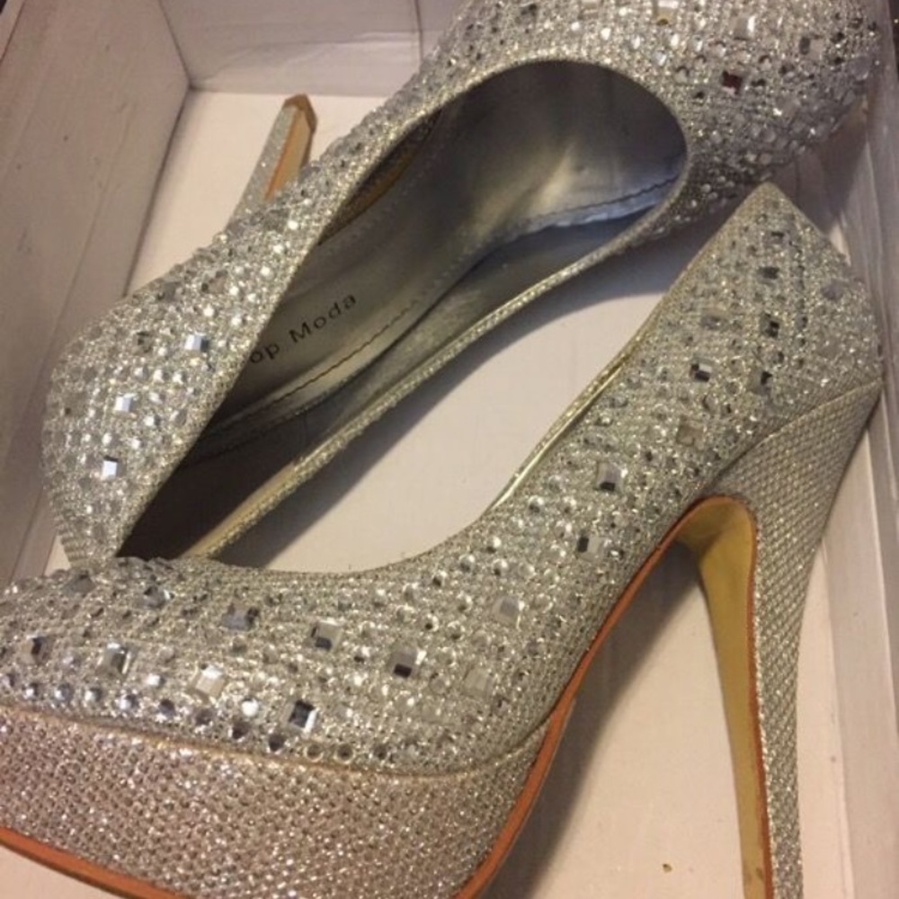Heels - Picture 2 of 4