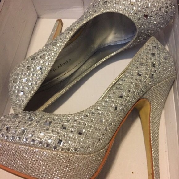 Heels - Picture 2 of 4