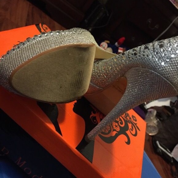 Heels - Picture 3 of 4