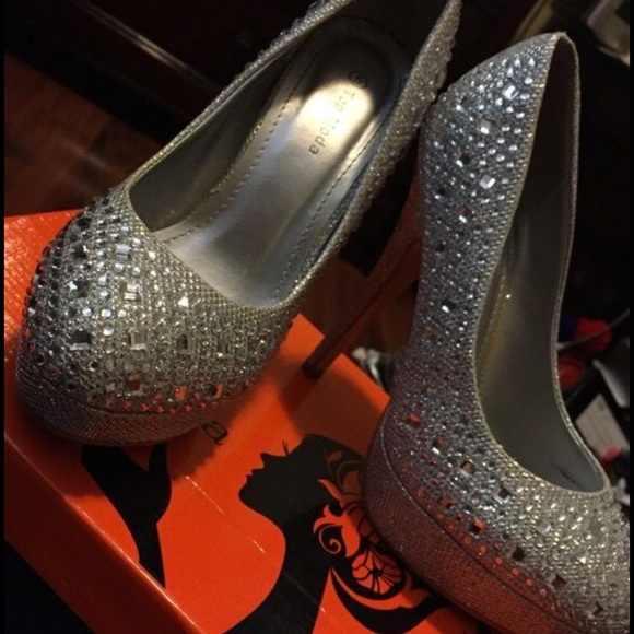 Heels - Picture 4 of 4