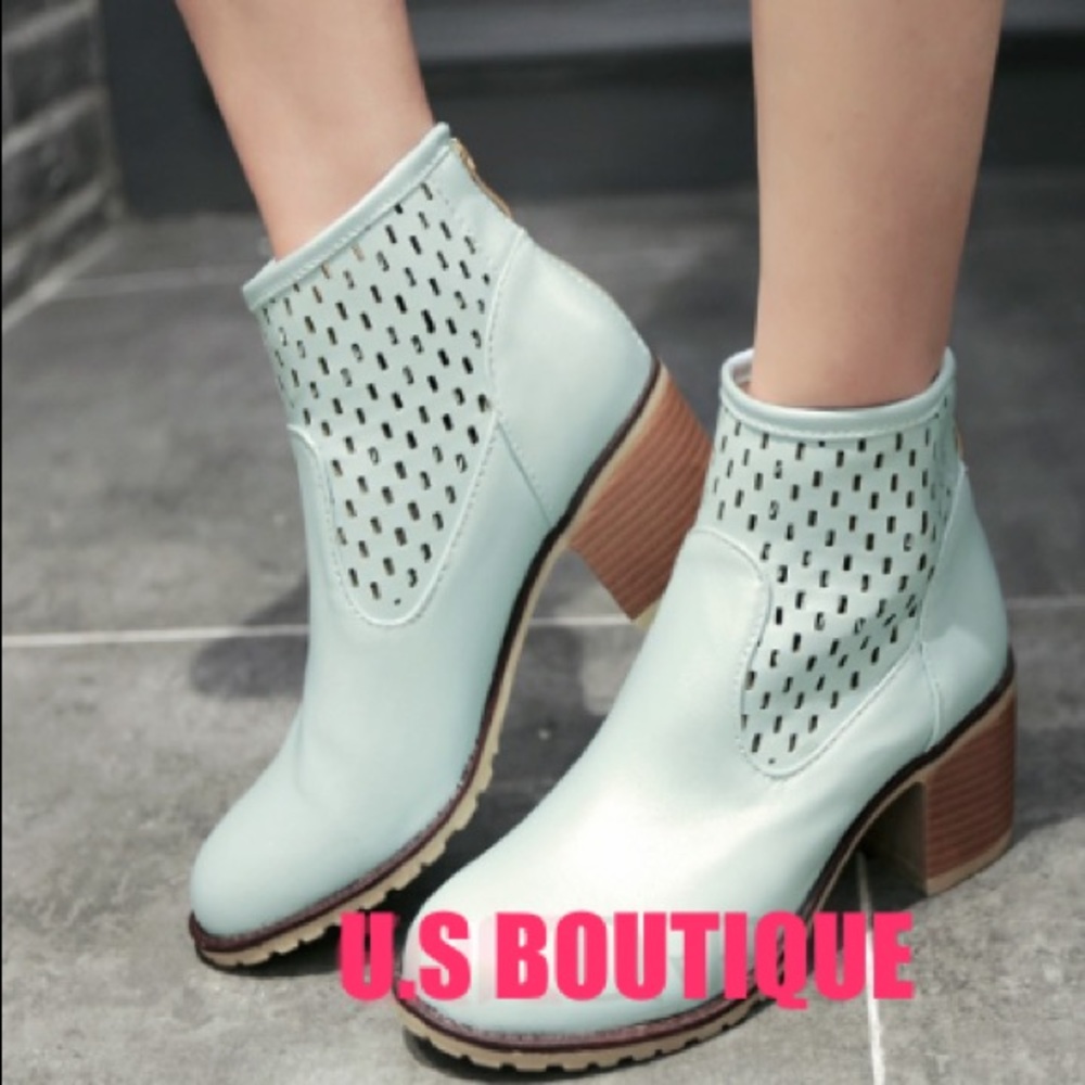Bright Round-toe Ankle Boots