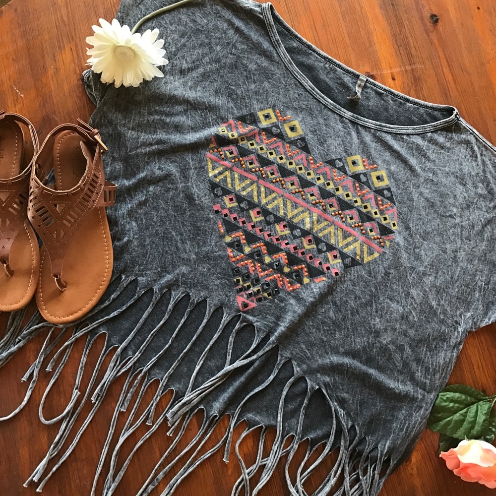 🎉HOST PICK 🎉 Gray boho fringe top